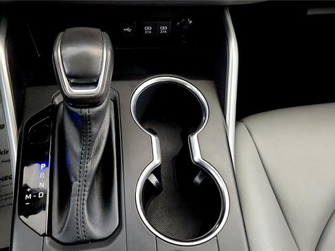 Certified 2021 Toyota Highlander XLE image 42