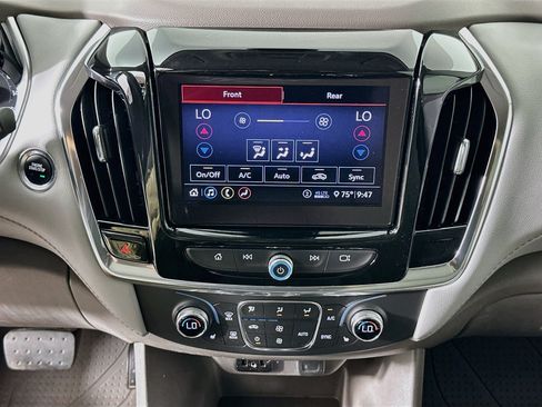 Used 2020 Chevrolet Traverse LT FWD image 23
