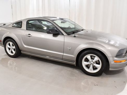 Used 2009 Ford Mustang GT Premium RWD image 5