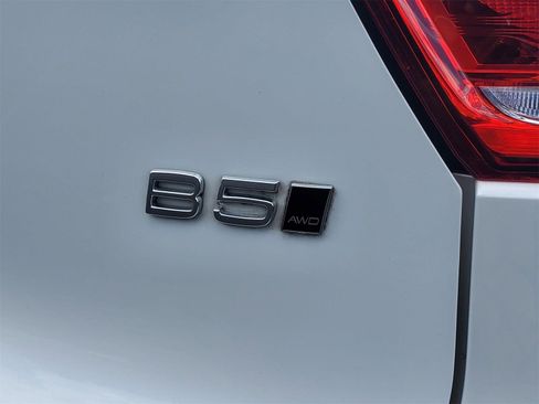 Used 2023 Volvo XC40 B5 Plus w/ Protection Package Premier image 7