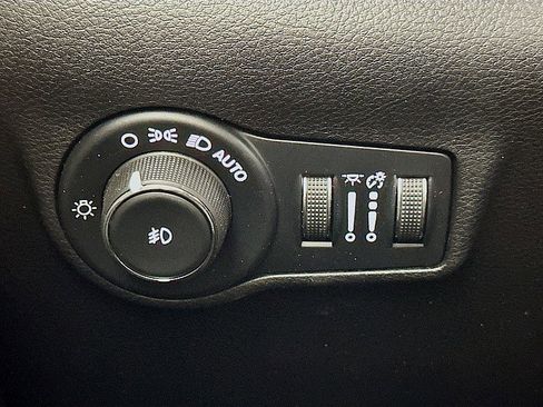 Used 2022 Jeep Compass Limited w/ Elite Group image 10