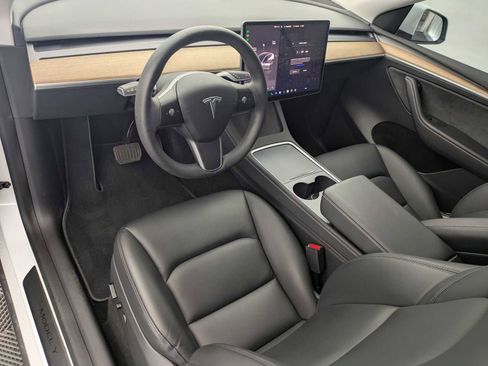 Used 2023 Tesla Model Y Long Range AWD/4WD image 2