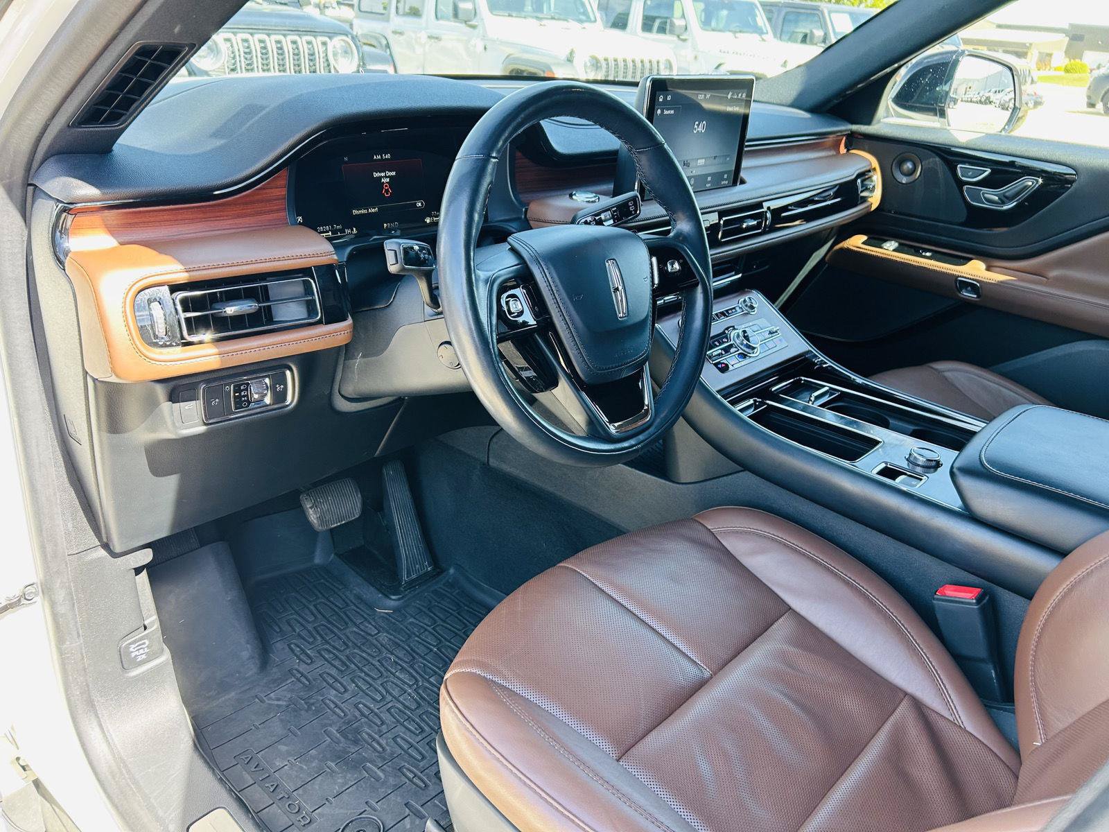 Used 2023 Lincoln Aviator Reserve w/ Equipment Group 201A AWD/4WD image 20