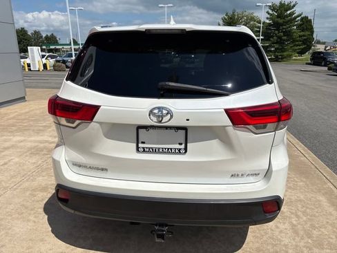 Used 2019 Toyota Highlander XLE AWD/4WD image 4