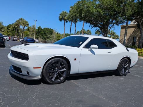 Used 2019 Dodge Challenger R/T Scat Pack RWD image 2