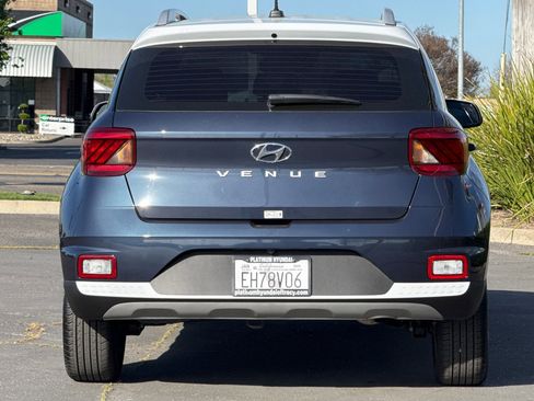 Used 2025 Hyundai Venue Limited image 5