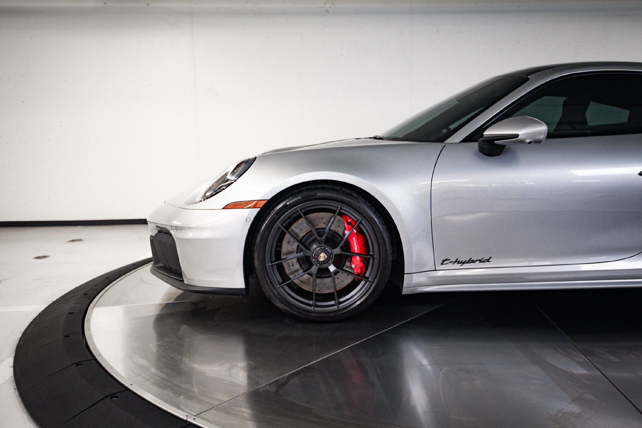 Certified 2025 Porsche 911 Carrera GTS RWD image 11