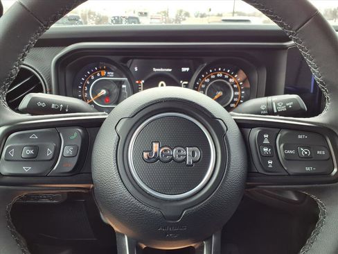 Used 2025 Jeep Gladiator Rubicon image 11