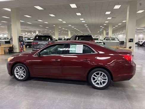 Used 2015 Chevrolet Malibu LT w/ Power Convenience Package FWD image 4