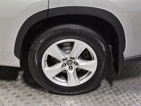 Used 2023 Toyota Highlander LE image 35