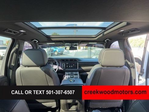 Used 2022 GMC Yukon XL Denali AWD/4WD image 14