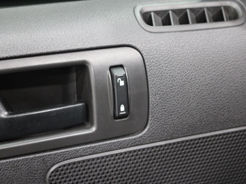 Used 2013 Ford Mustang Coupe RWD image 8