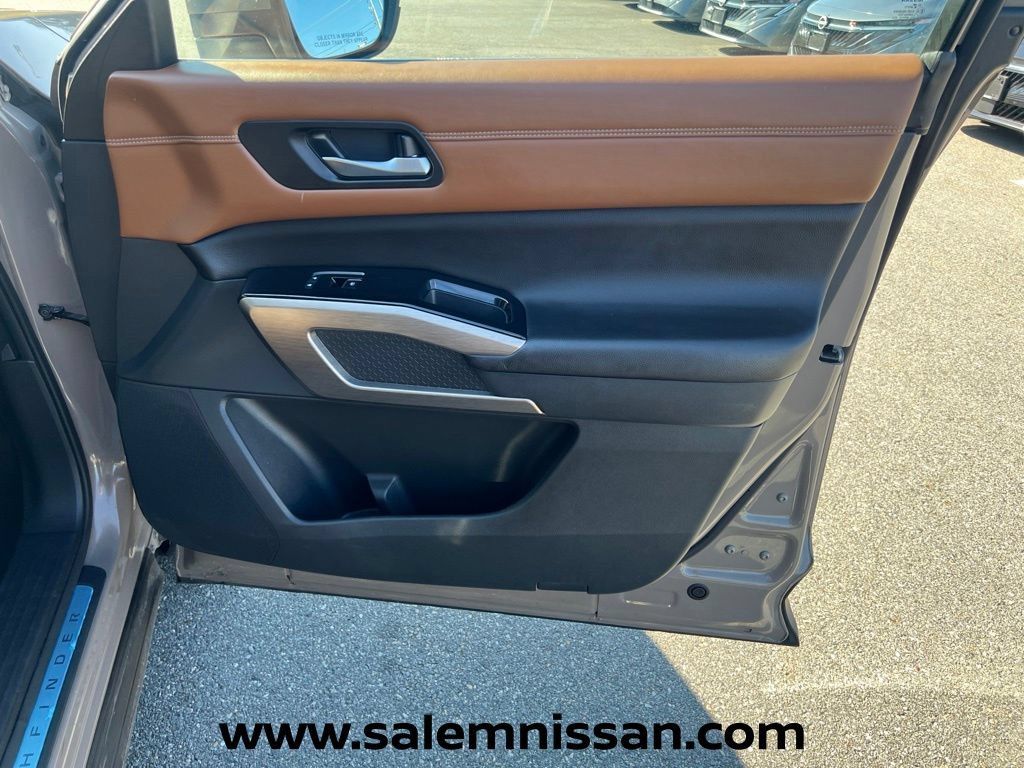 Used 2023 Nissan Pathfinder Platinum AWD/4WD image 28