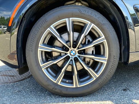 Used 2024 BMW X5 xDrive40i w/ M Sport Package AWD/4WD image 9