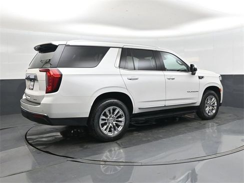 Used 2022 GMC Yukon SLT w/ SLT Luxury Package image 3