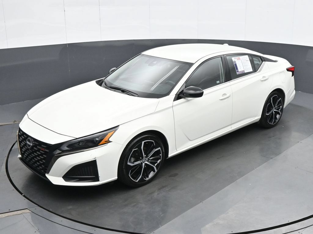 Used 2025 Nissan Altima 2.5 SR FWD image 18