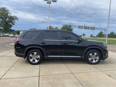 Used 2025 Honda Pilot EX-L image 9