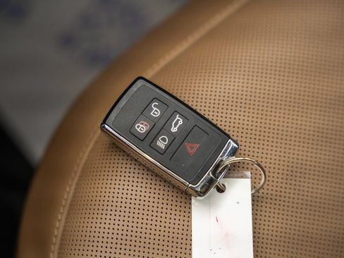 Used 2025 Land Rover Range Rover SE AWD/4WD image 46