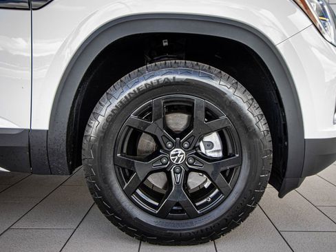 Used 2025 Volkswagen Atlas Peak Edition SE image 5