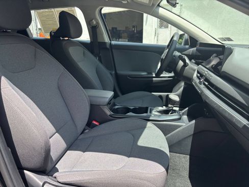 Used 2025 Kia K4 FWD image 23