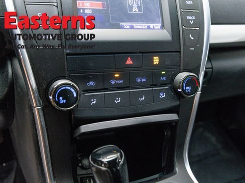 Used 2016 Toyota Camry SE FWD image 19