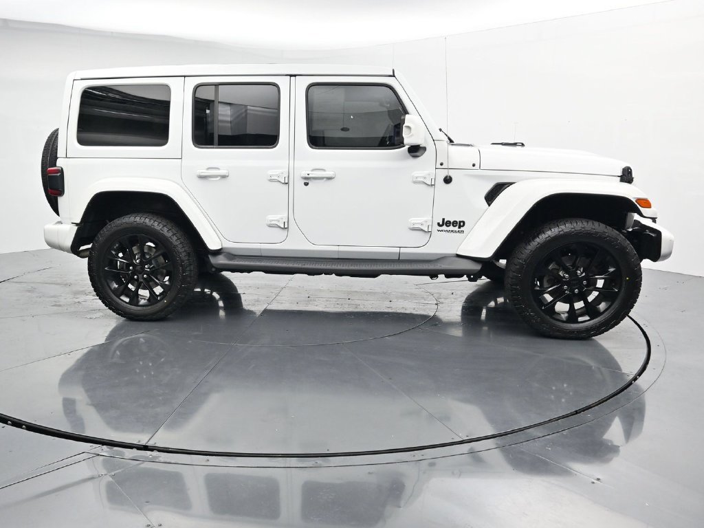 Used 2022 Jeep Wrangler Unlimited Sahara AWD/4WD image 9