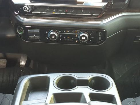 Used 2022 GMC Sierra 1500 Elevation image 19