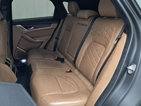 Used 2021 Jaguar F-PACE S image 37