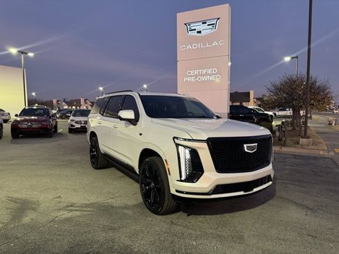 Used 2025 Cadillac Escalade Sport Platinum image 1