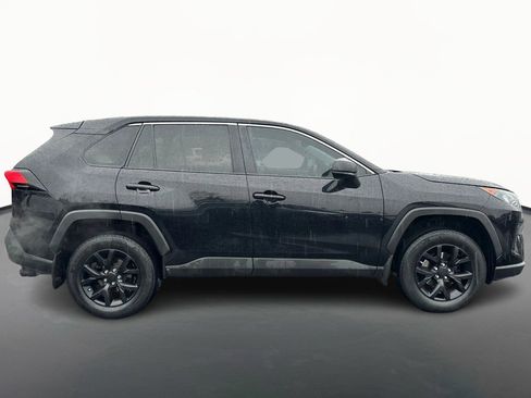 Used 2022 Toyota RAV4 LE image 2