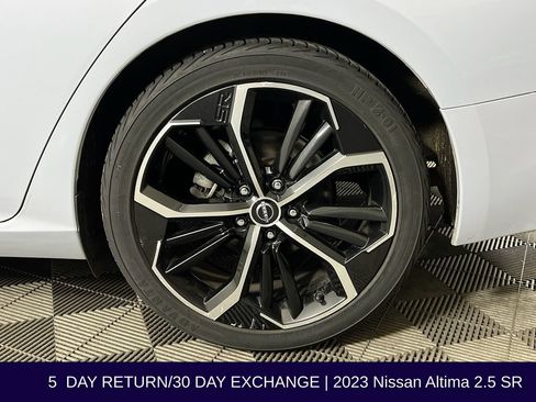 Used 2023 Nissan Altima 2.5 SR FWD image 32