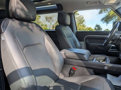 Used 2023 Land Rover Defender 90 S image 35