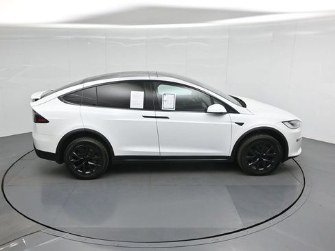 Used 2022 Tesla Model X image 35