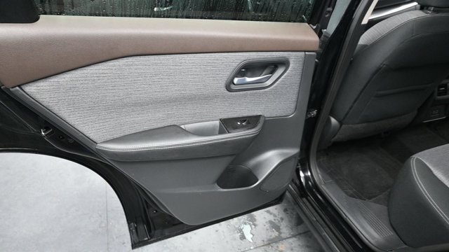Used 2021 Nissan Rogue SV AWD/4WD image 15