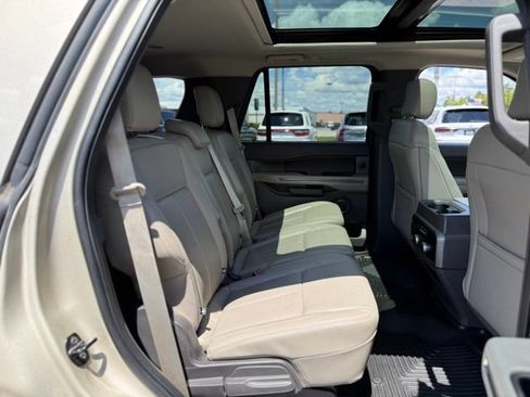 Used 2018 Ford Expedition XLT w/ Equipment Group 201A AWD/4WD image 19