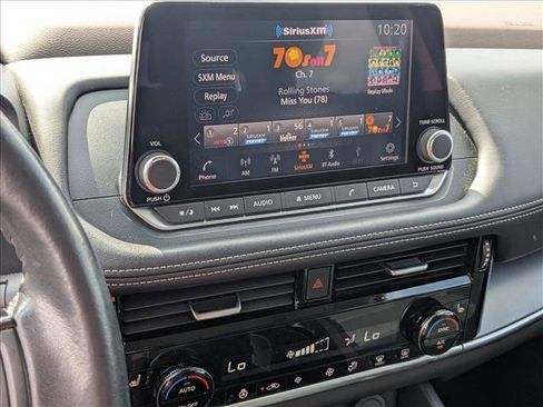 Used 2022 Nissan Rogue SV w/ SV Premium Package image 15