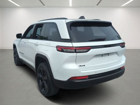 Used 2023 Jeep Grand Cherokee Altitude AWD/4WD image 4