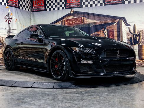 Used 2021 Ford Mustang Shelby GT500 w/ Technology Package image 1