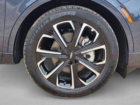 Used 2024 Lincoln Nautilus Reserve AWD/4WD image 23