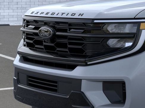 New 2026 Ford Expedition Platinum image 17
