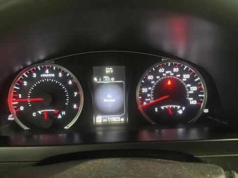 Used 2015 Toyota Camry SE FWD image 10