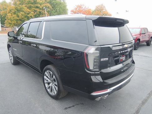 Used 2025 Chevrolet Suburban High Country AWD/4WD image 9