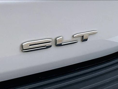 Used 2022 GMC Yukon SLT w/ SLT Premium Package image 18