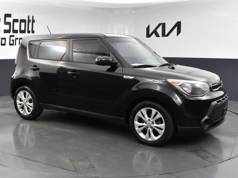 Used 2015 Kia Soul + FWD image 7