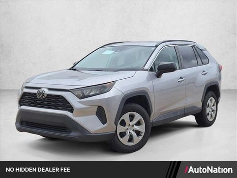 Used 2020 Toyota RAV4 LE FWD image 1