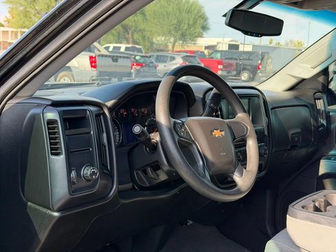 Used 2019 Chevrolet Silverado 1500 Custom w/ Custom Convenience Package RWD image 18