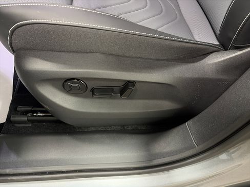 New 2026 Volkswagen Tiguan SE image 12