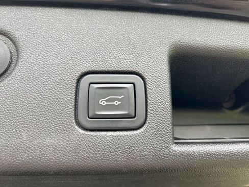 Used 2018 Chevrolet Equinox LT image 35