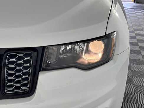 Used 2020 Jeep Grand Cherokee Altitude AWD/4WD image 39