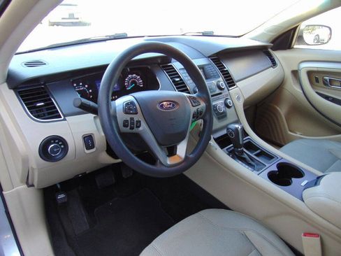 Used 2015 Ford Taurus SE image 17